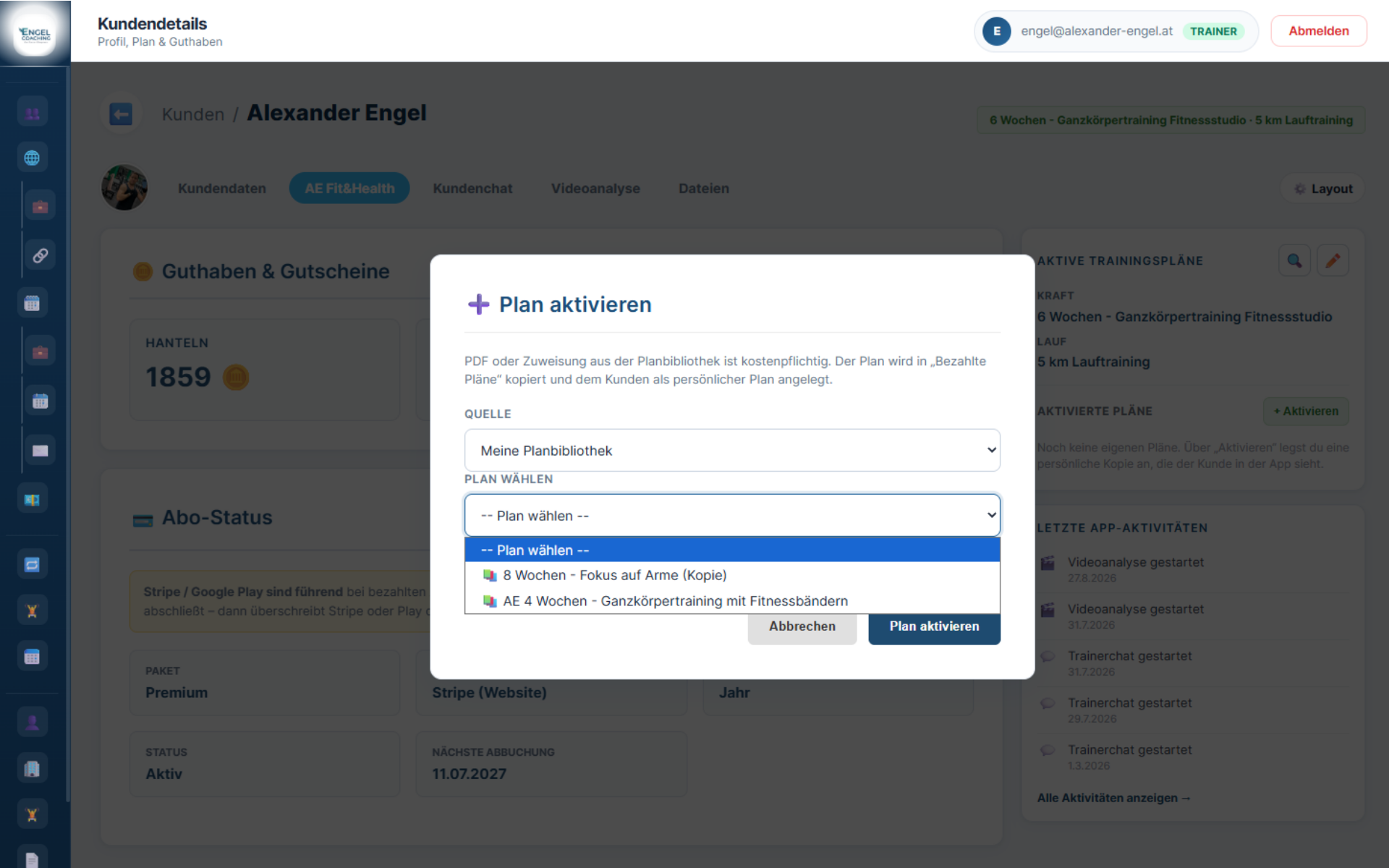 Plan-PDF und Zuweisung an den Kunden im dunklen Portal-Stil.