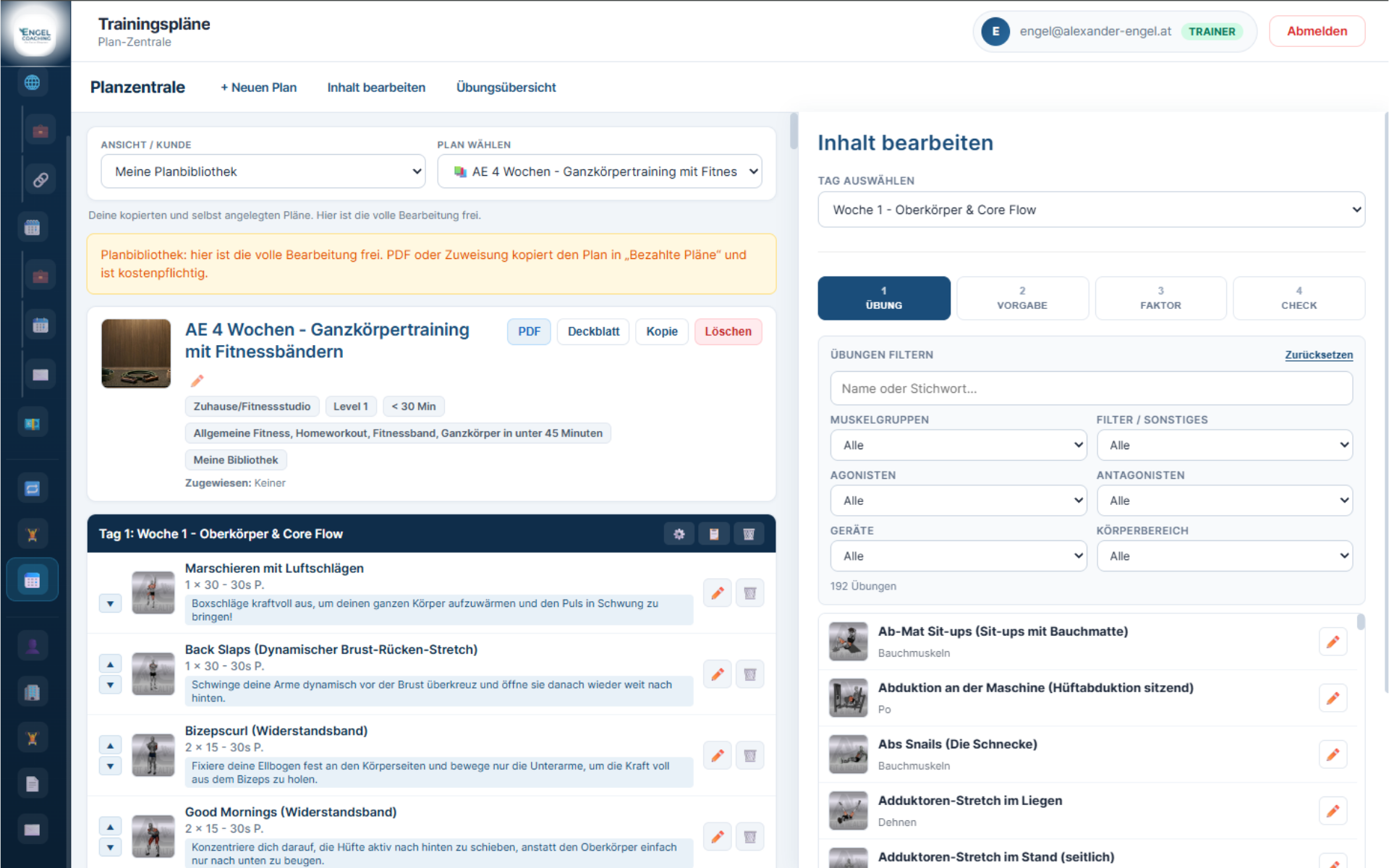 Trainingsplan-Editor im B2B-Portal: Übungskatalog links, Wochentage rechts.